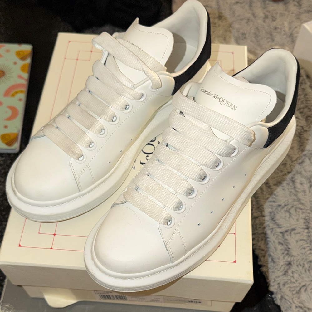 100% authentic Alexander McQueen White Sneakers with Black Trim